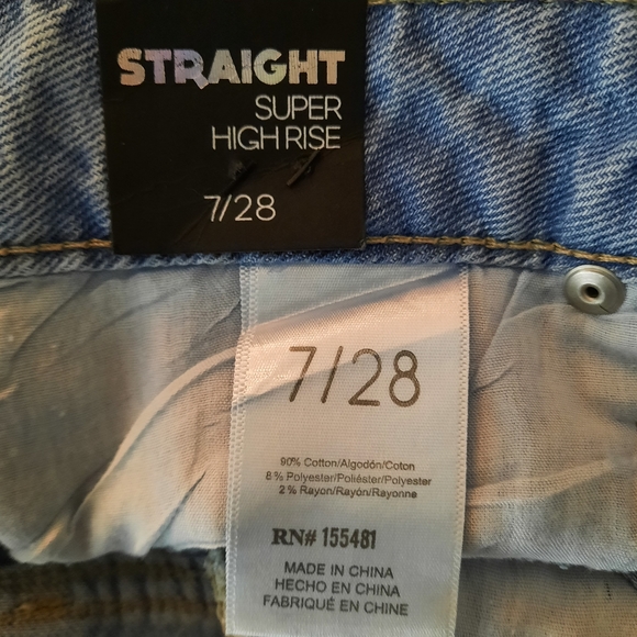 Simple Society Juniors Jeans High Rise Straight Light Wash Size 7/28 Rhinestones - Picture 4 of 7
